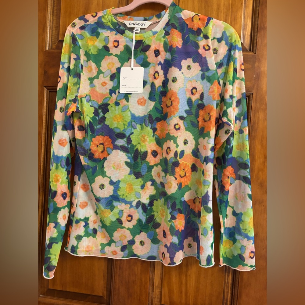 Davi & Dani floral mesh top. New with tags. Medium